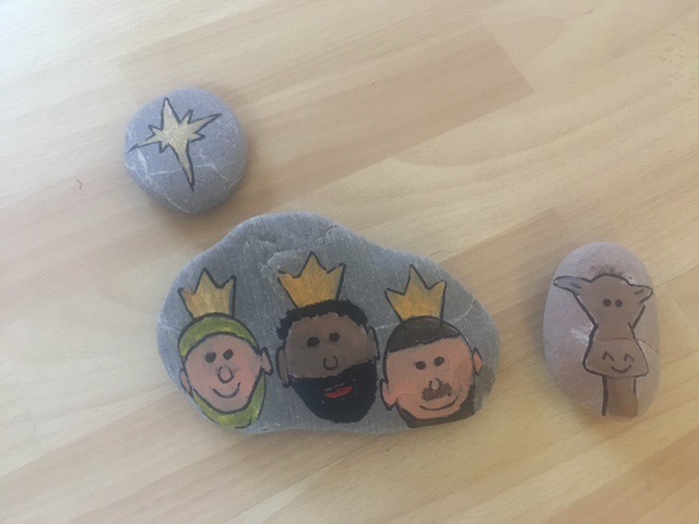 pebbles with 3 wise man and a star